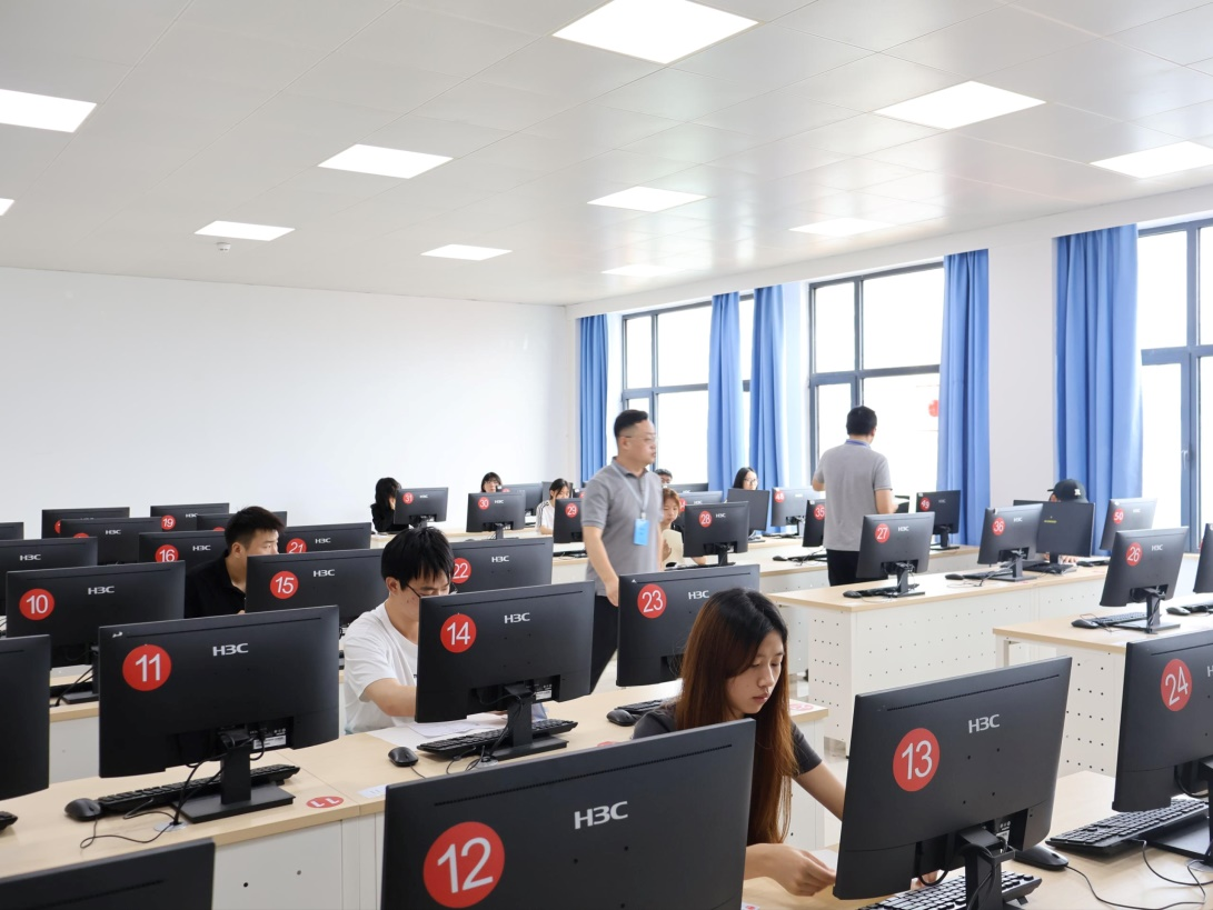 青島市首屆“技能新星”職業(yè)技能大賽物流與貨運(yùn)代理賽項在我校圓滿落幕，信息技術(shù)咨詢賦能賽事創(chuàng)新